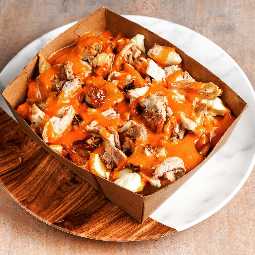 2 Poutine au poulet piri piri (moyenne) + 2 boissons ( seulement commande en ligne)e